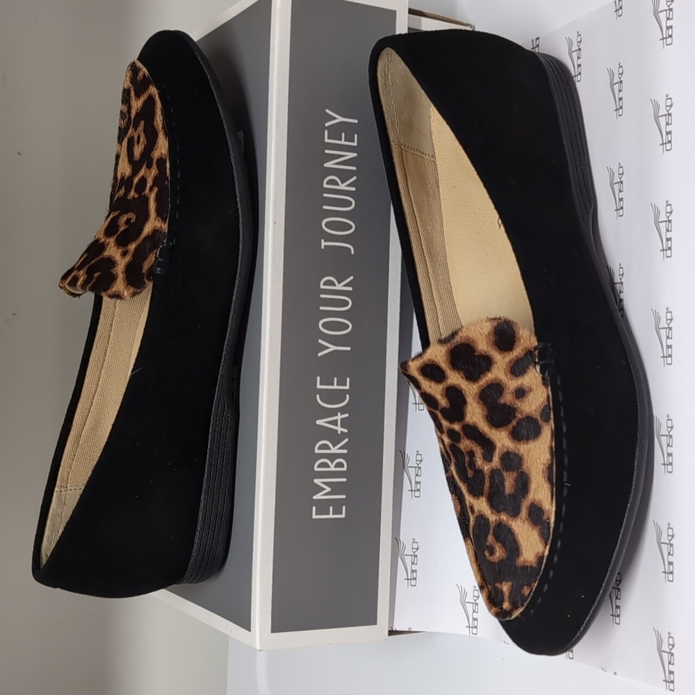 Dansko Lori Suede Black/Leopard Loafers 40 nwot - Picture 3 of 10